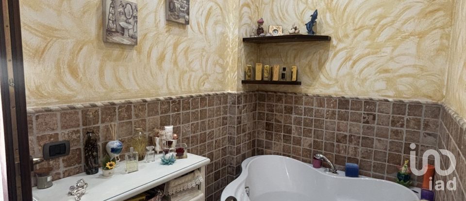 Casale 5 locali di 140 m² in Poggibonsi (53036)