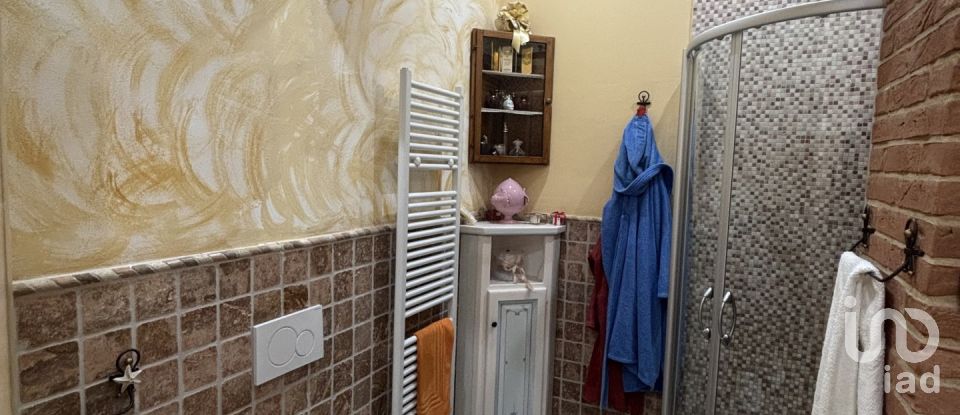 Casale 5 locali di 140 m² in Poggibonsi (53036)