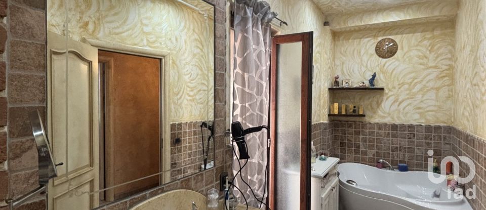 Casale 5 locali di 140 m² in Poggibonsi (53036)