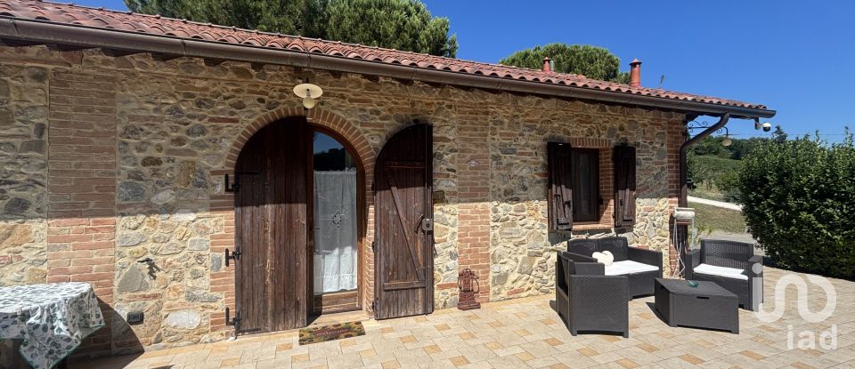 Casale 5 locali di 140 m² in Poggibonsi (53036)