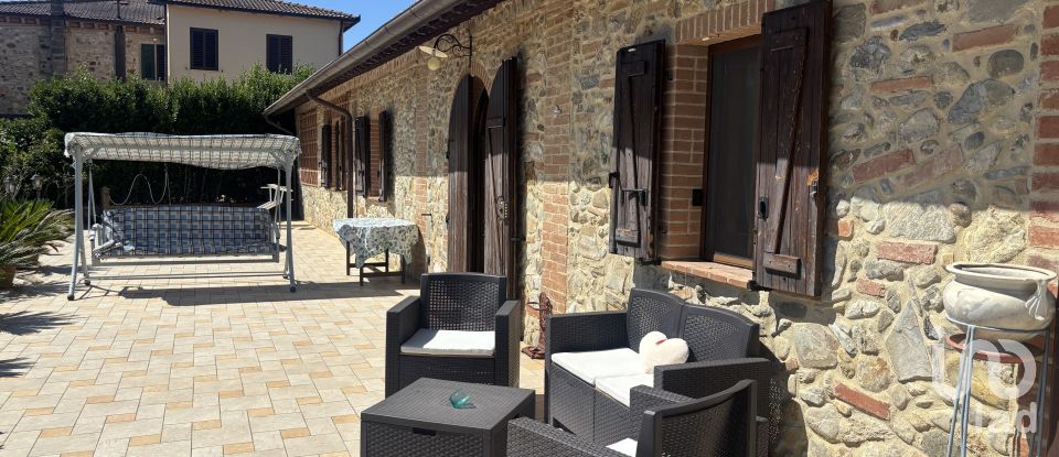 Casale 5 locali di 140 m² in Poggibonsi (53036)