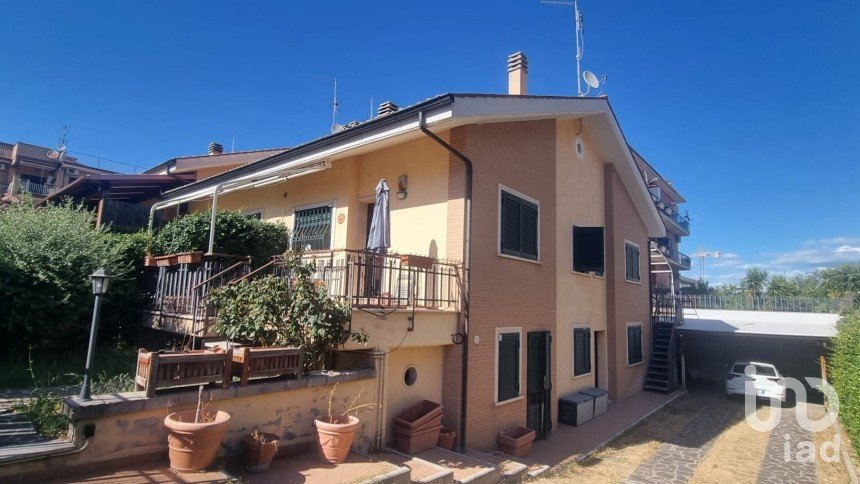 House 12 rooms of 160 m² in Roma (00132)