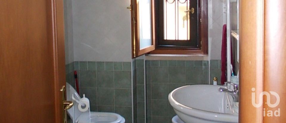 House 12 rooms of 160 m² in Roma (00132)