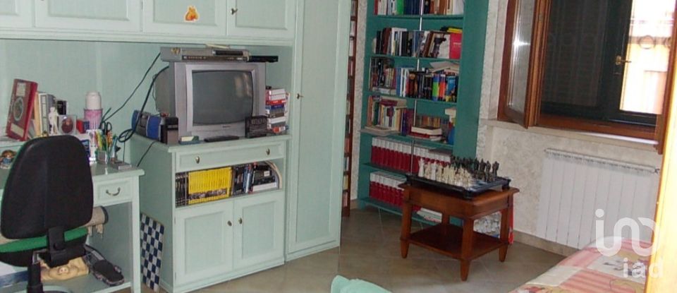 House 12 rooms of 160 m² in Roma (00132)