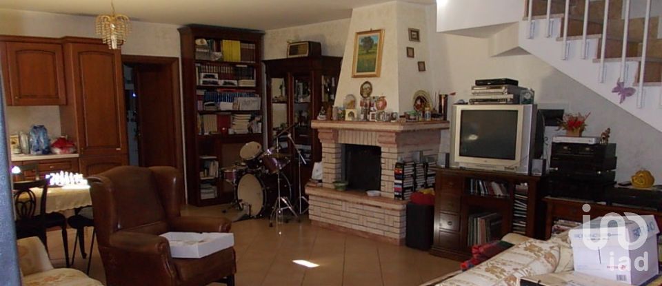 House 12 rooms of 160 m² in Roma (00132)