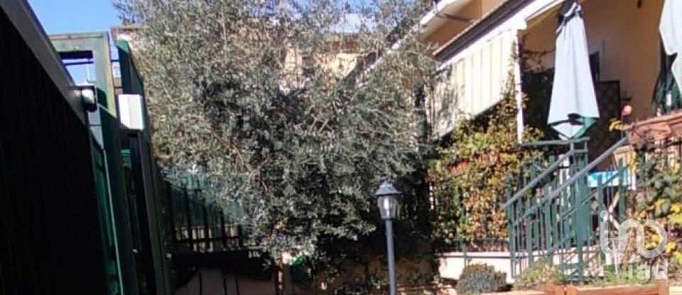 House 12 rooms of 160 m² in Roma (00132)