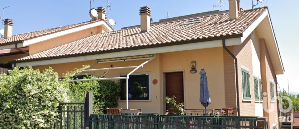 House 12 rooms of 160 m² in Roma (00132)