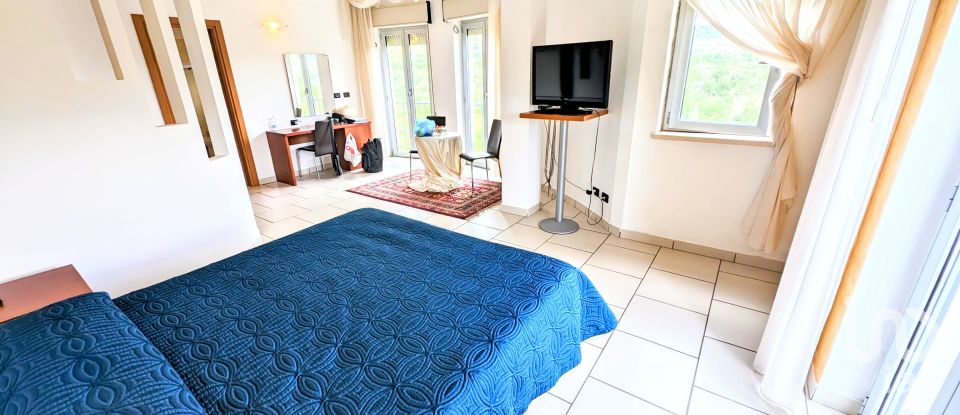 Hotel-ristorante di 1.200 m² in Bugnara (67030)