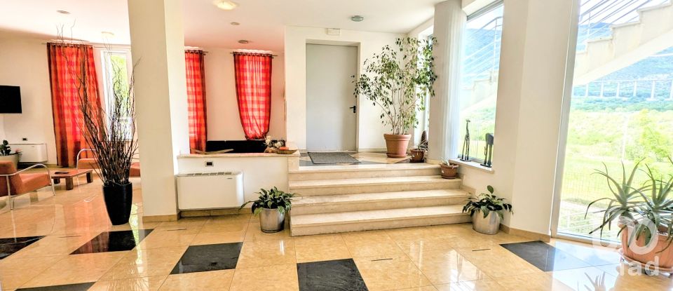 Hotel-ristorante di 1.200 m² in Bugnara (67030)