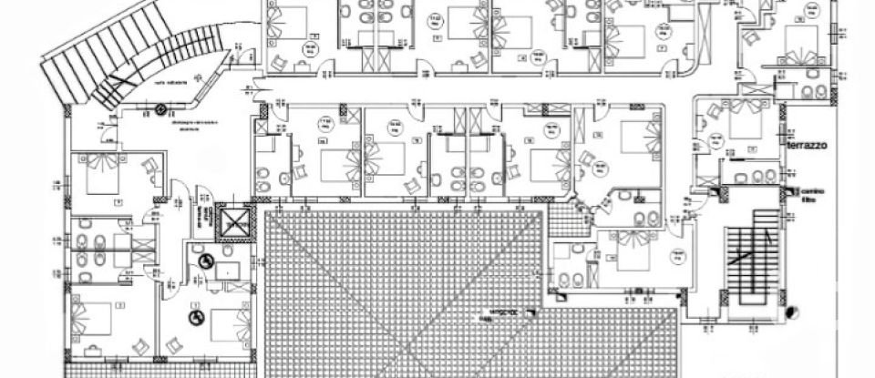 Hotel-ristorante di 1.200 m² in Bugnara (67030)