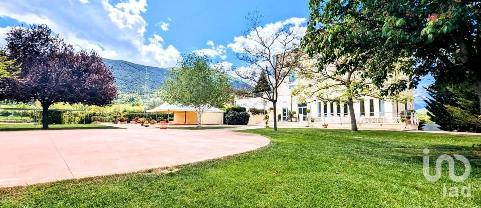 Hotel-ristorante di 1.200 m² in Bugnara (67030)