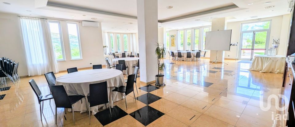 Hotel-ristorante di 1.200 m² in Bugnara (67030)
