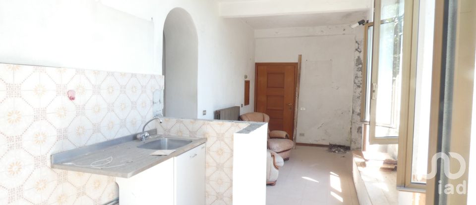 Apartment 5 rooms of 60 m² in Carro (19012)