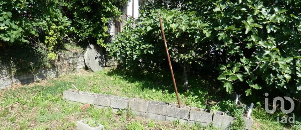 Apartment 5 rooms of 60 m² in Carro (19012)