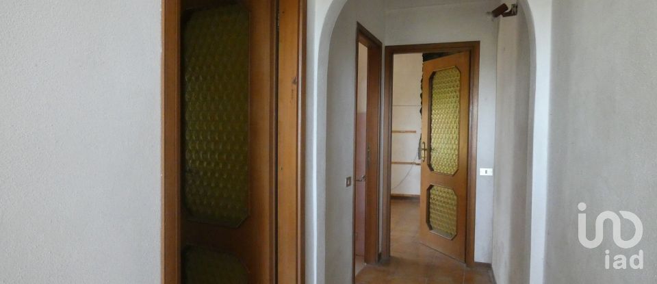Apartment 5 rooms of 60 m² in Carro (19012)
