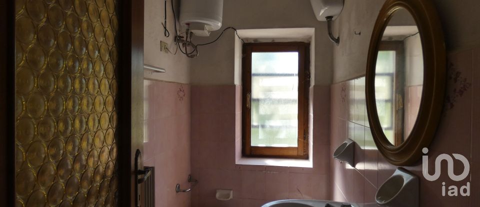 Apartment 5 rooms of 60 m² in Carro (19012)