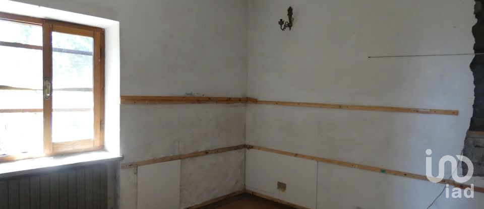 Apartment 5 rooms of 60 m² in Carro (19012)