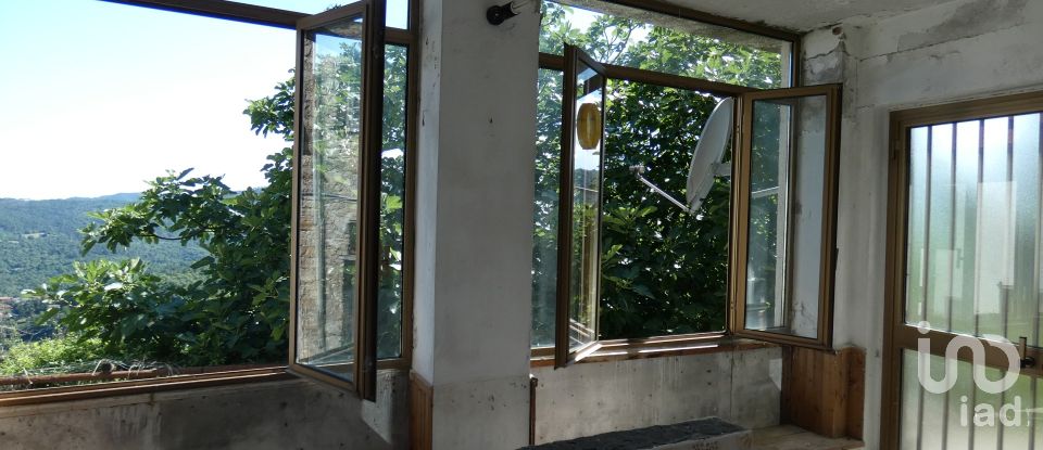 Apartment 5 rooms of 60 m² in Carro (19012)