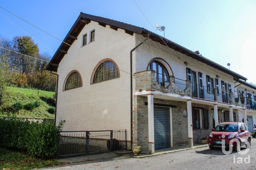 Casa indipendente / Villa 9 locali di 240 m² in Dego (17058)