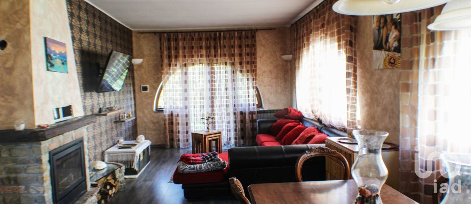 Casa indipendente / Villa 9 locali di 240 m² in Dego (17058)