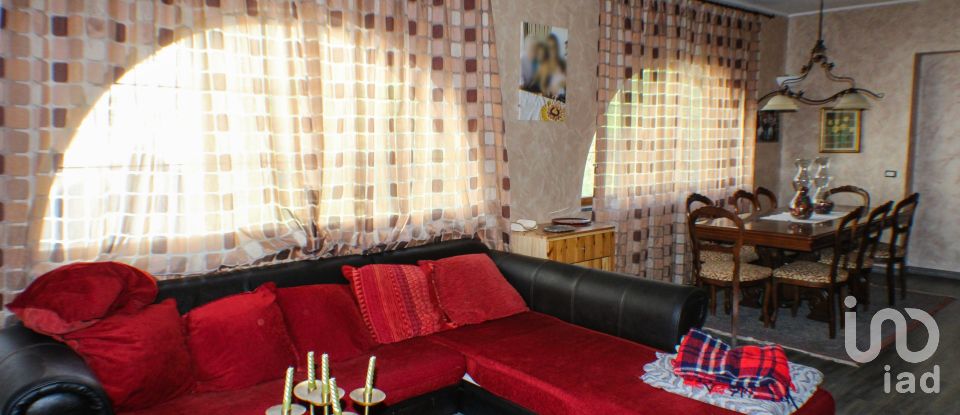 Casa indipendente / Villa 9 locali di 240 m² in Dego (17058)