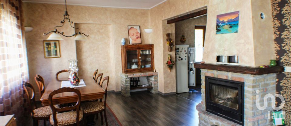 Casa indipendente / Villa 9 locali di 240 m² in Dego (17058)