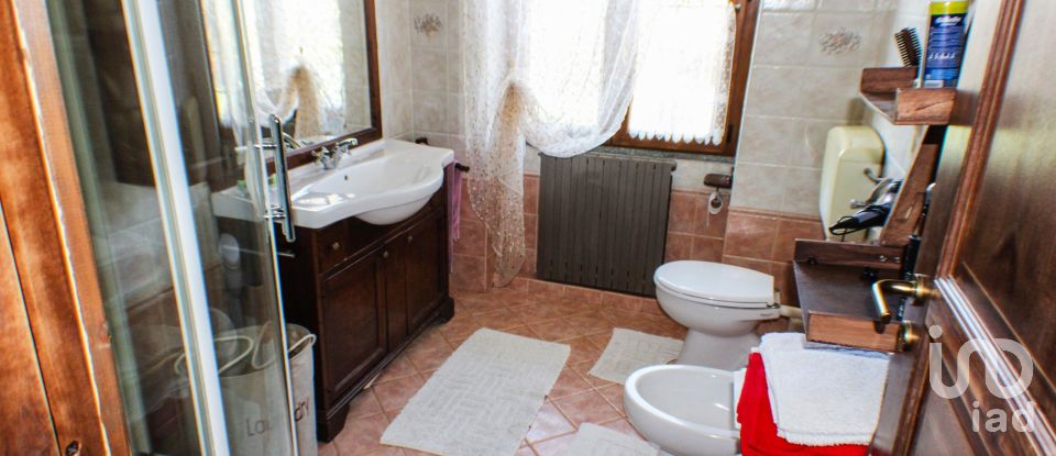 Casa indipendente / Villa 9 locali di 240 m² in Dego (17058)