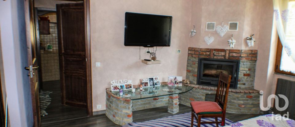 Casa indipendente / Villa 9 locali di 240 m² in Dego (17058)