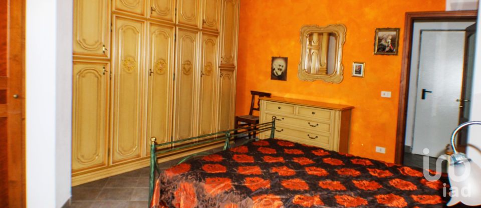 Casa indipendente / Villa 9 locali di 240 m² in Dego (17058)