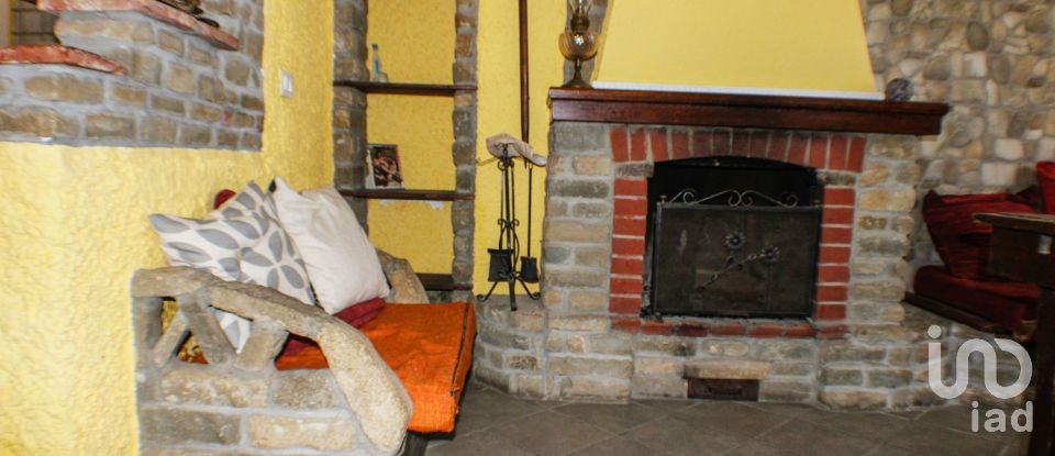 Casa indipendente / Villa 9 locali di 240 m² in Dego (17058)