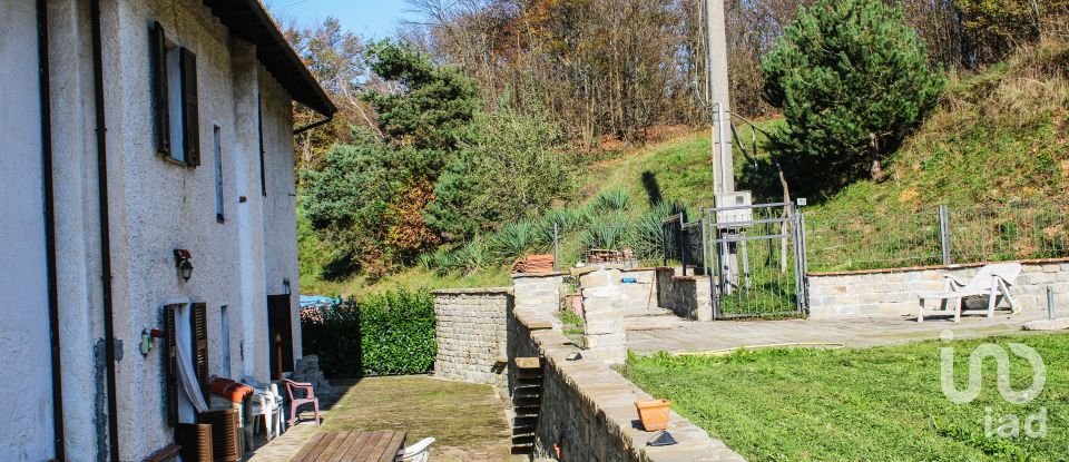 Casa indipendente / Villa 9 locali di 240 m² in Dego (17058)