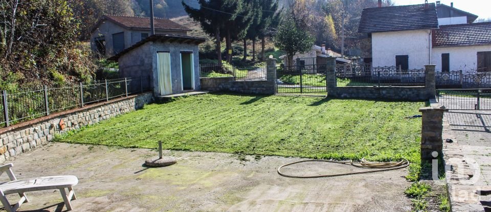 Casa indipendente / Villa 9 locali di 240 m² in Dego (17058)