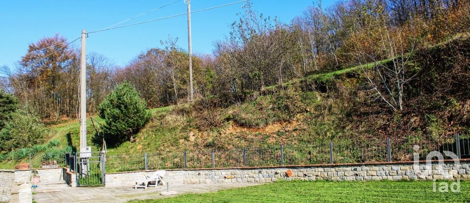 Casa indipendente / Villa 9 locali di 240 m² in Dego (17058)