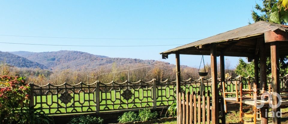 Casa indipendente / Villa 9 locali di 240 m² in Dego (17058)