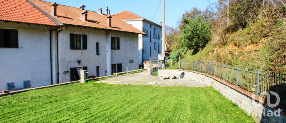 Casa indipendente / Villa 9 locali di 240 m² in Dego (17058)