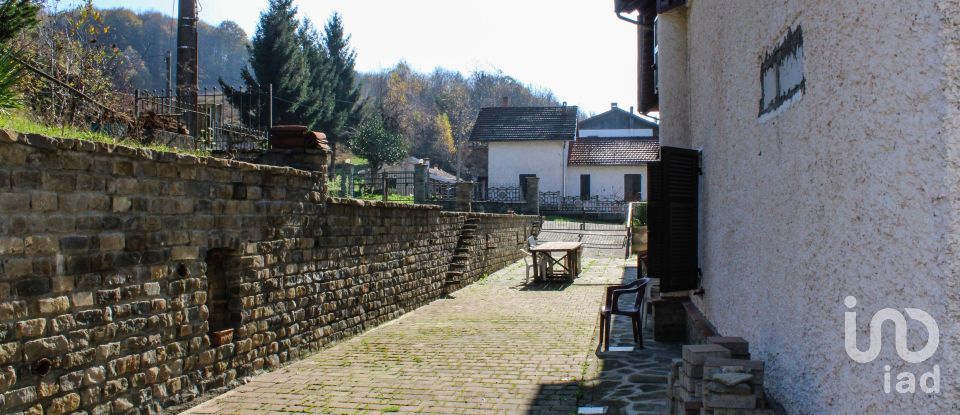 Casa indipendente / Villa 9 locali di 240 m² in Dego (17058)