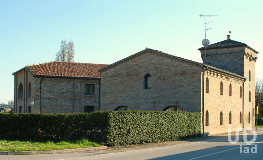 Casa indipendente / Villa 9 locali di 1.000 m² in Migliarino (44027)