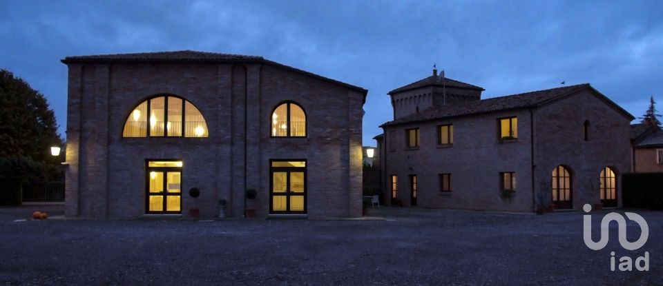 Casa indipendente / Villa 9 locali di 1.000 m² in Migliarino (44027)