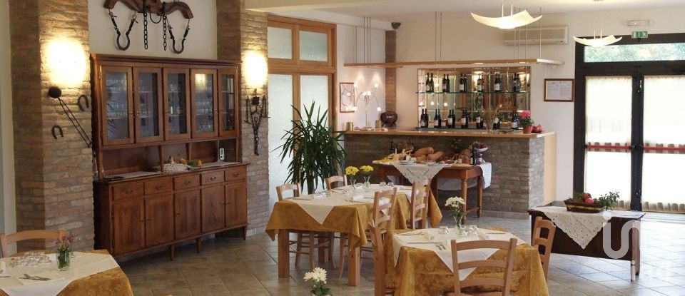 Casa indipendente / Villa 9 locali di 1.000 m² in Migliarino (44027)