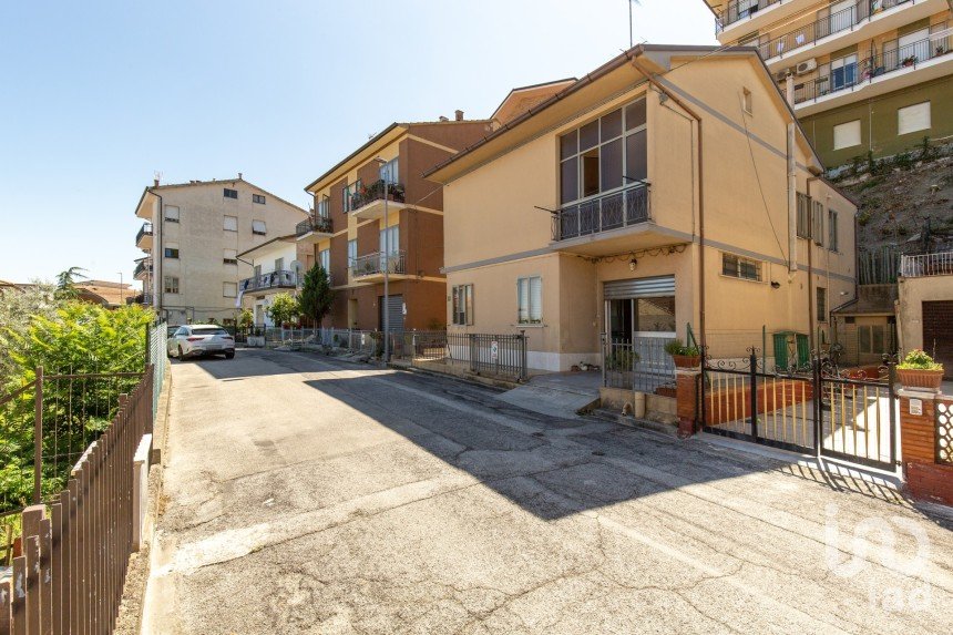 Casa indipendente / Villa 7 locali di 206 m² in Sant'Elpidio a Mare (63811)