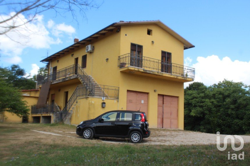 Casa indipendente 13 locali di 500 m² in Acqualagna (61041)
