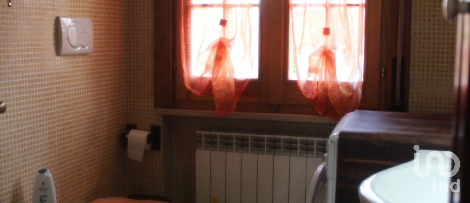 Casa indipendente 13 locali di 500 m² in Acqualagna (61041)