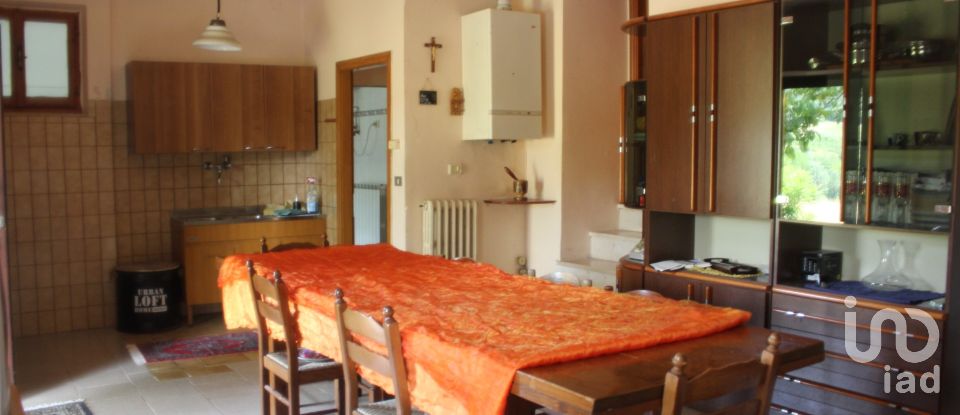 Casa indipendente 13 locali di 500 m² in Acqualagna (61041)