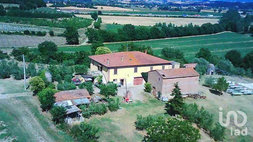 Rustico 18 locali di 498 m² in Chianciano Terme (53042)