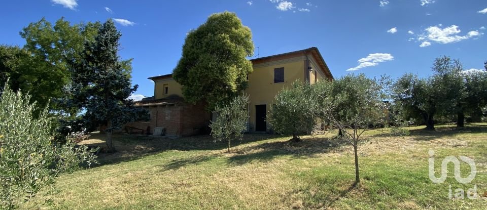 Rustico 18 locali di 498 m² in Chianciano Terme (53042)