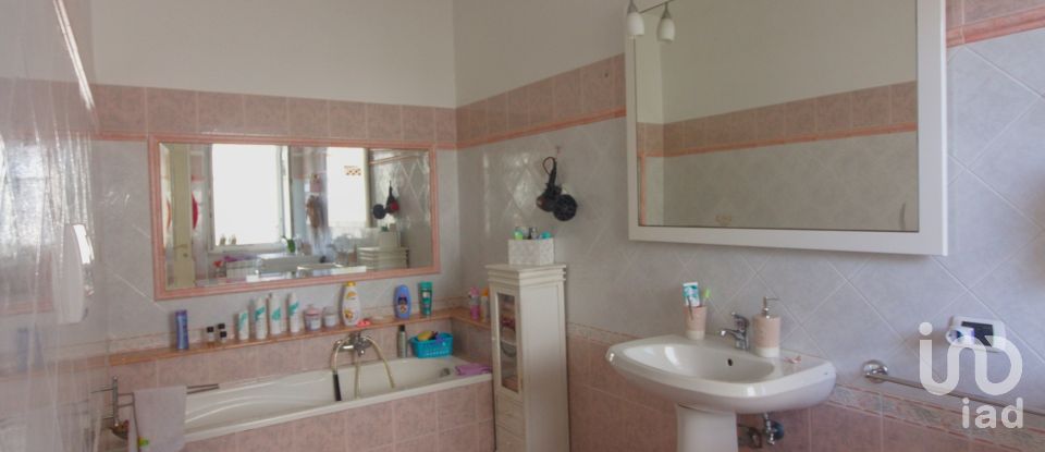 Appartamento 6 locali di 100 m² a Nettuno (00048)