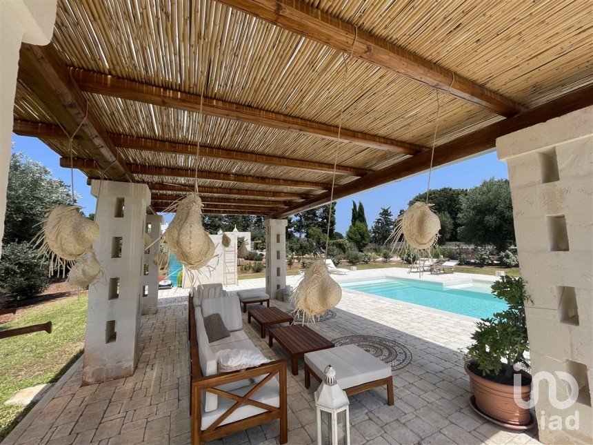 Trullo 5 locali di 100 m² in Cisternino (72014)