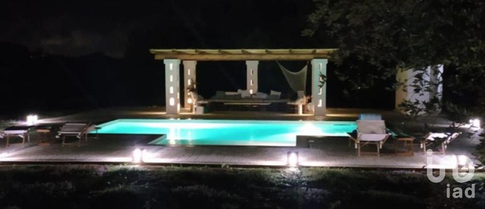 Trullo 5 locali di 100 m² in Cisternino (72014)