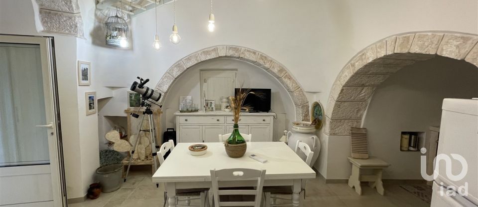 Trullo 5 locali di 100 m² in Cisternino (72014)