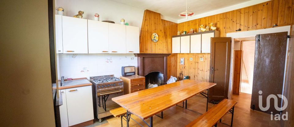 House 4 rooms of 129 m² in Treia (62010)